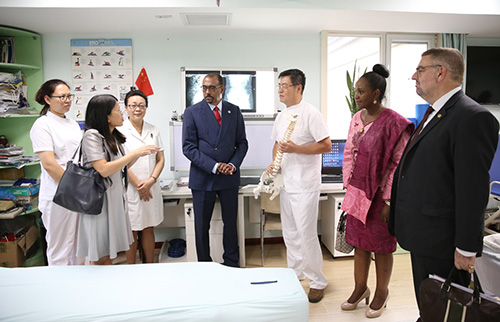 Eamonn Murphy visits the Yuetan Community Health Centre  in Beijing, China. At center (wearing blue suit) is Michel Sidibé, UNAIDS Executive Director.