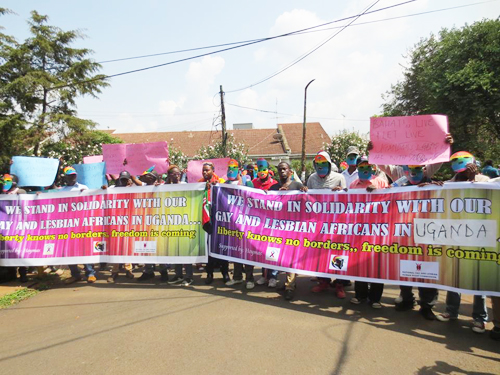 africa-protest-uganda-gmt-men-gay.jpg
